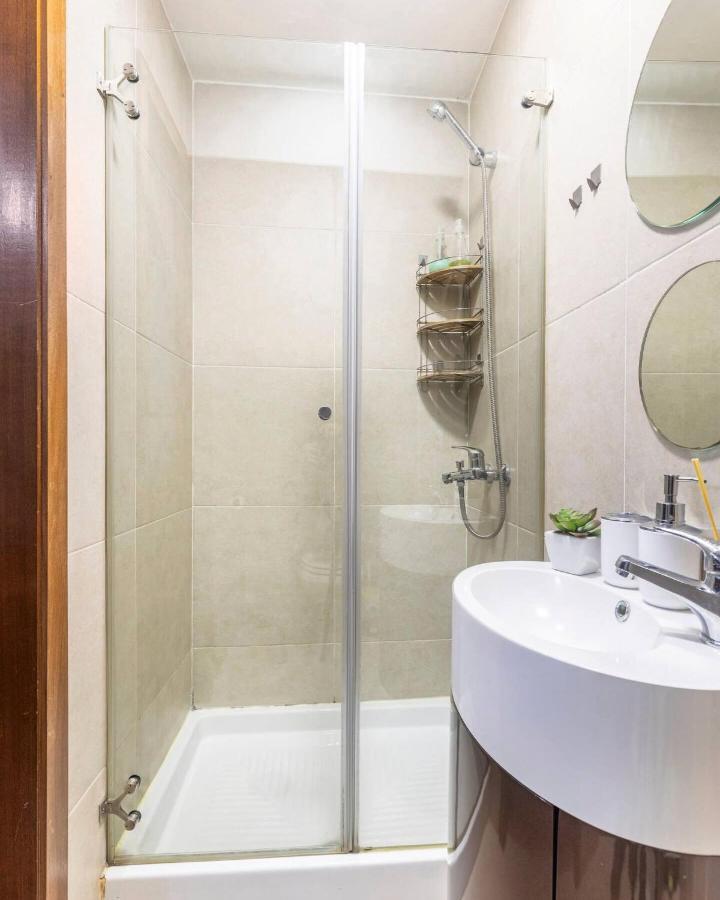 Modern Private Suite With Balcony & Bathroom - King And Queen Beds Vila Nova de Gaia Kültér fotó