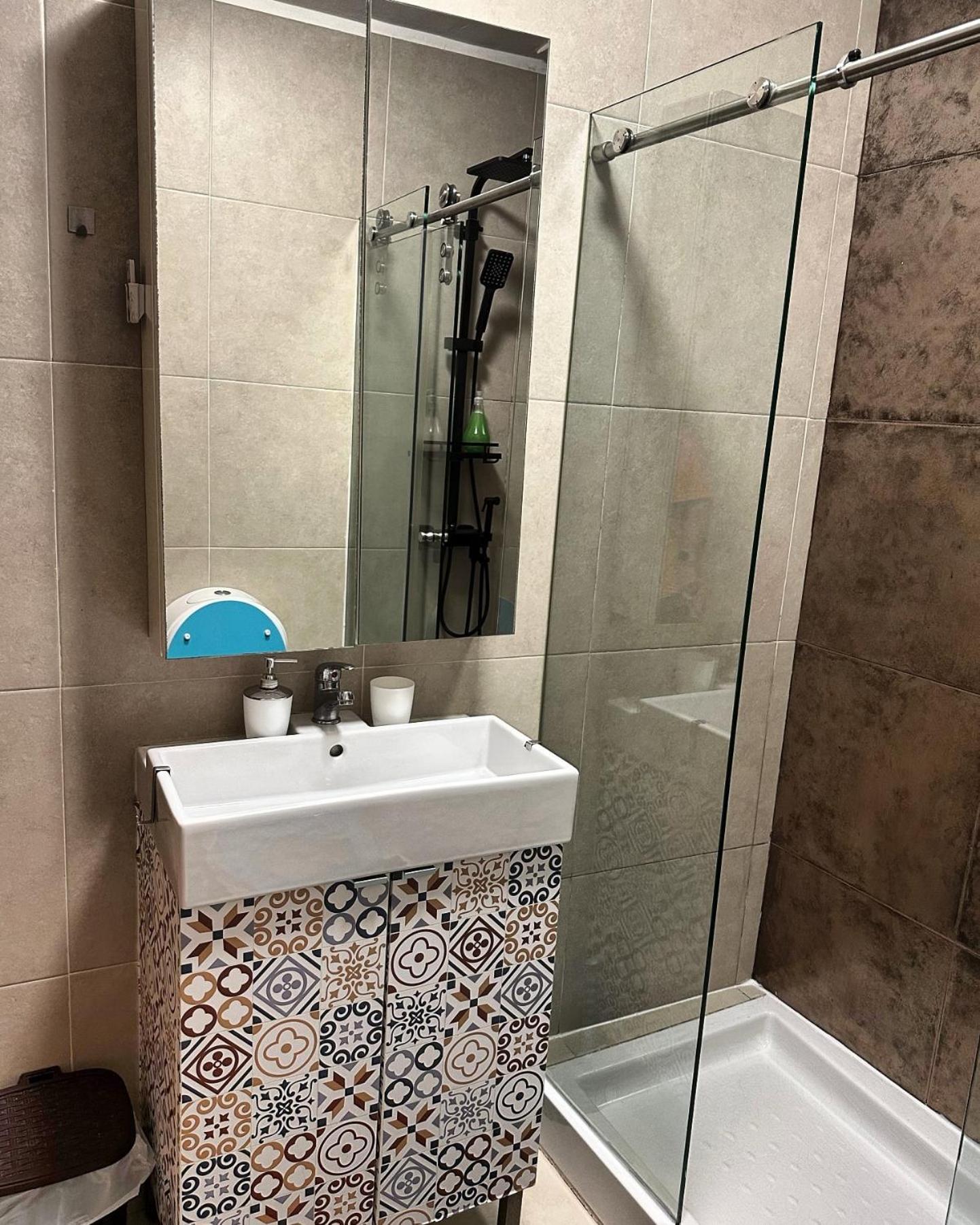 Modern Private Suite With Balcony & Bathroom - King And Queen Beds Vila Nova de Gaia Kültér fotó