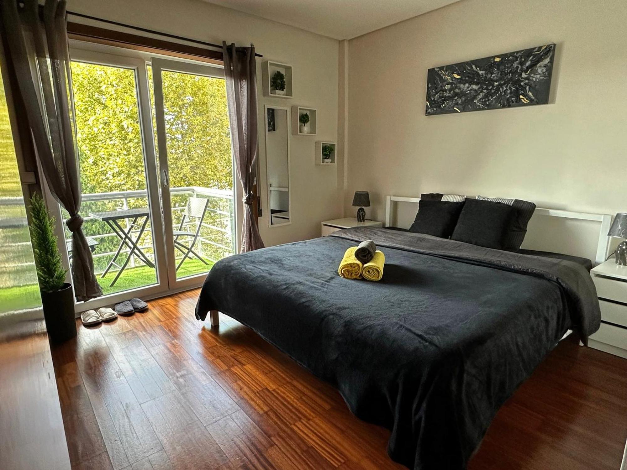 Modern Private Suite With Balcony & Bathroom - King And Queen Beds Vila Nova de Gaia Kültér fotó
